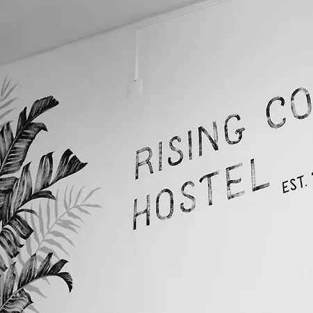 ホステル Rising Cock Party ラゴス