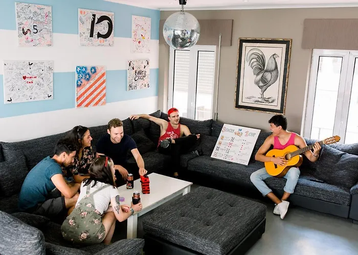 Hostel Rising Cock Party