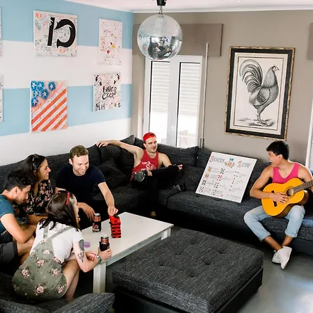 ホステル Rising Cock Party