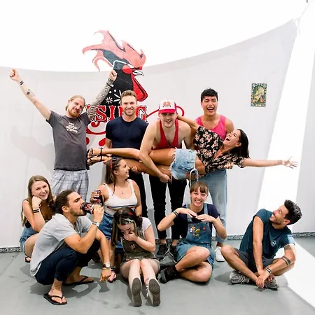 Rising Cock Party ホステル