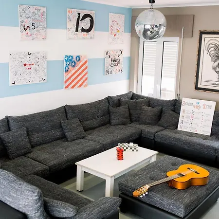 Rising Cock Party ホステル *